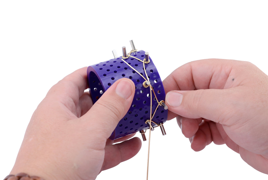 Beadalon 3D Bracelet Jig with 20 Pegs and Holder Tubes