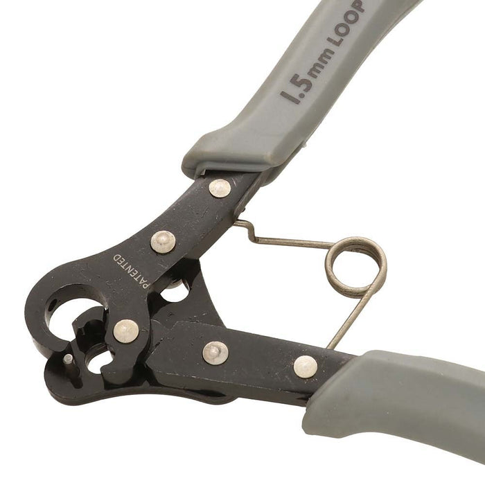 Close-up of BeadSmith One Step Looper jaws, black head, spring and gray handles marked 1.5mm loop